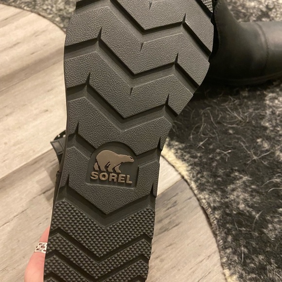 Sorel boots - Picture 7 of 7